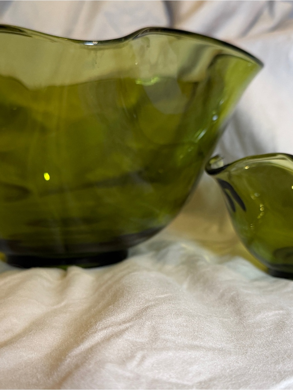 Vintage Olive Green Indiana Glass Wavy Scalloped Rim Bowl Set 2 pc
